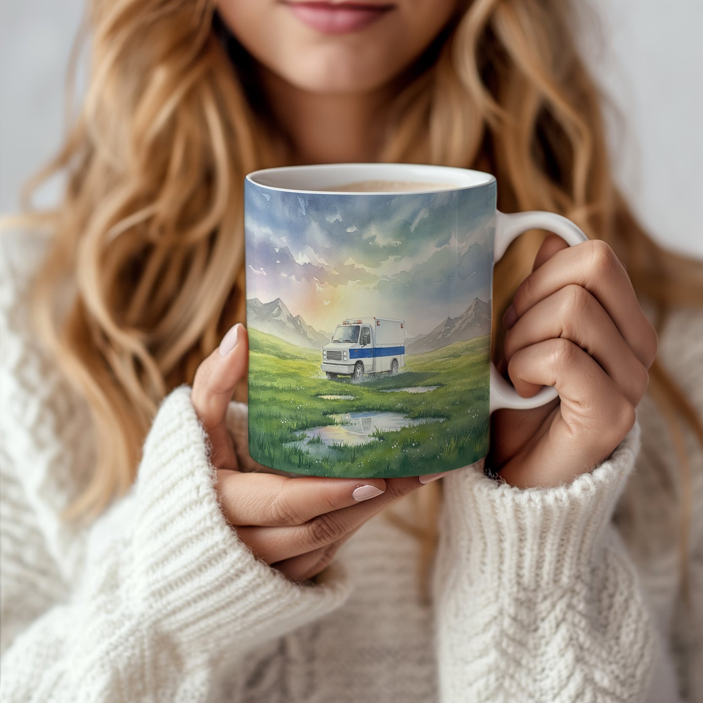 Hrnek s ambulancí na horské louce