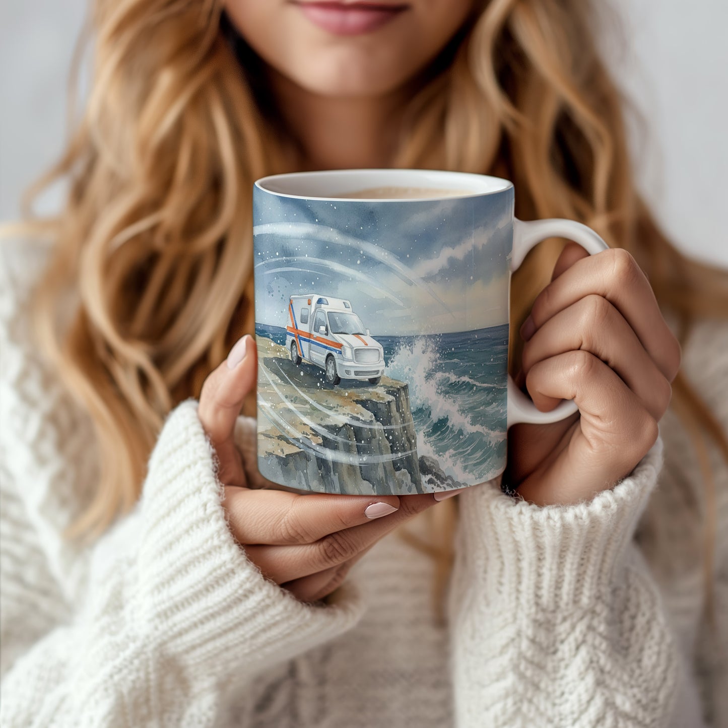 Hrnek s záchranným vozem na útesu