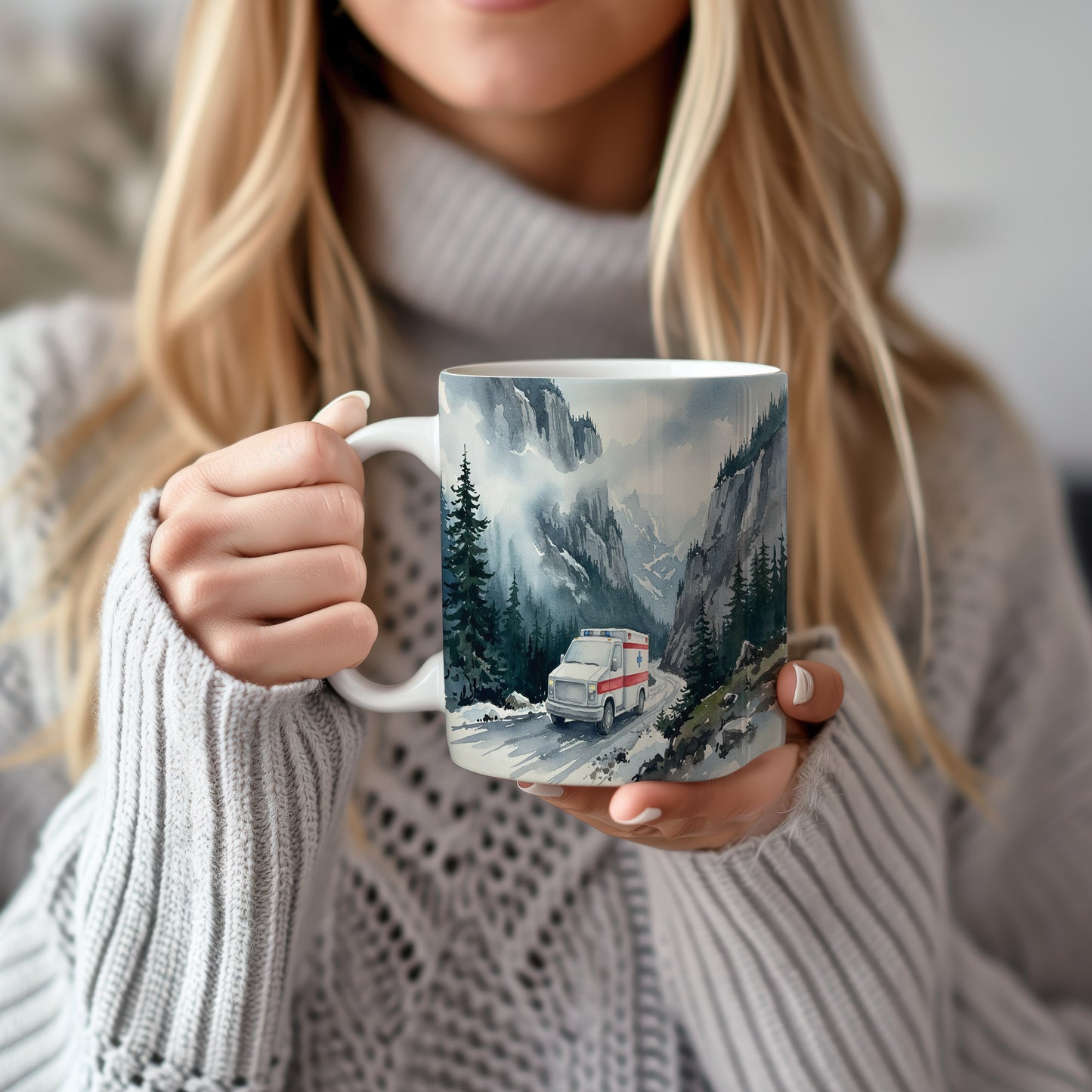 Hrnek s pohotovostním vozem v horách