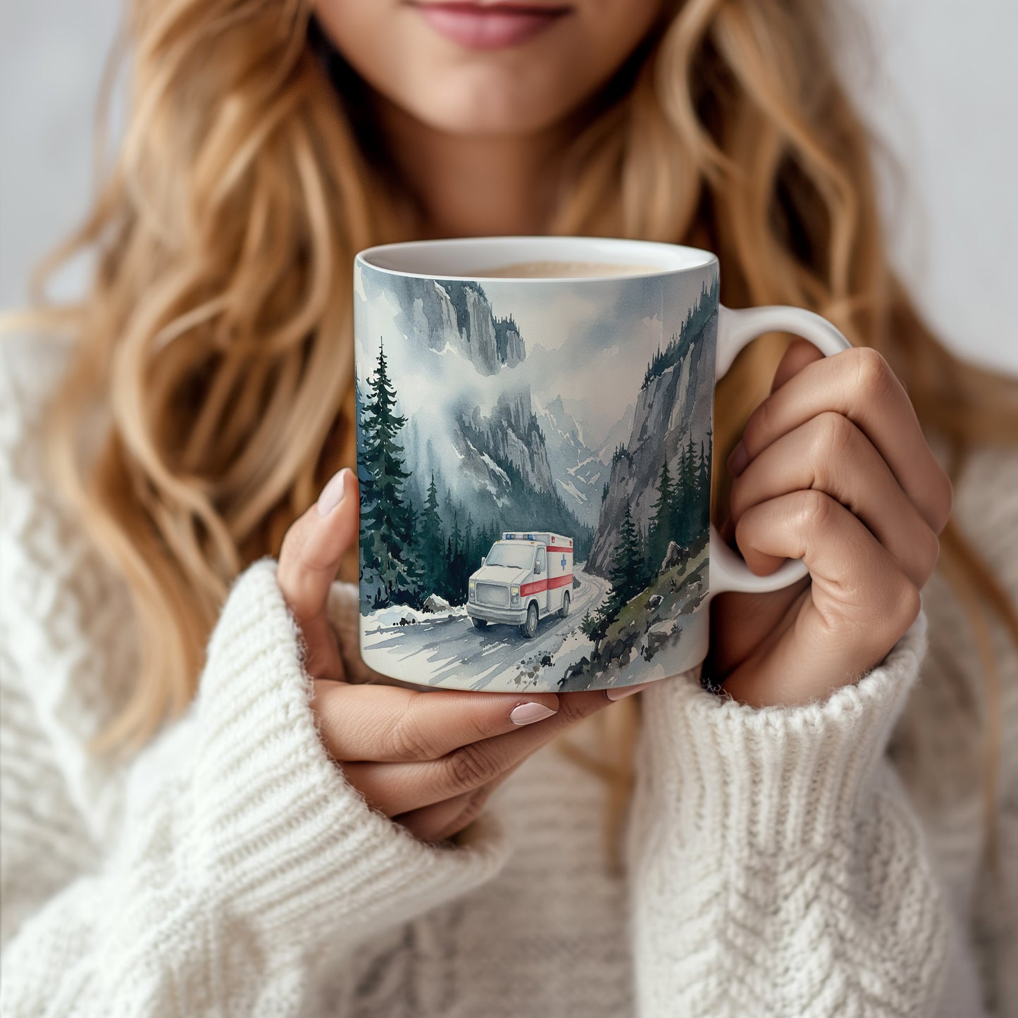 Hrnek s pohotovostním vozem v horách