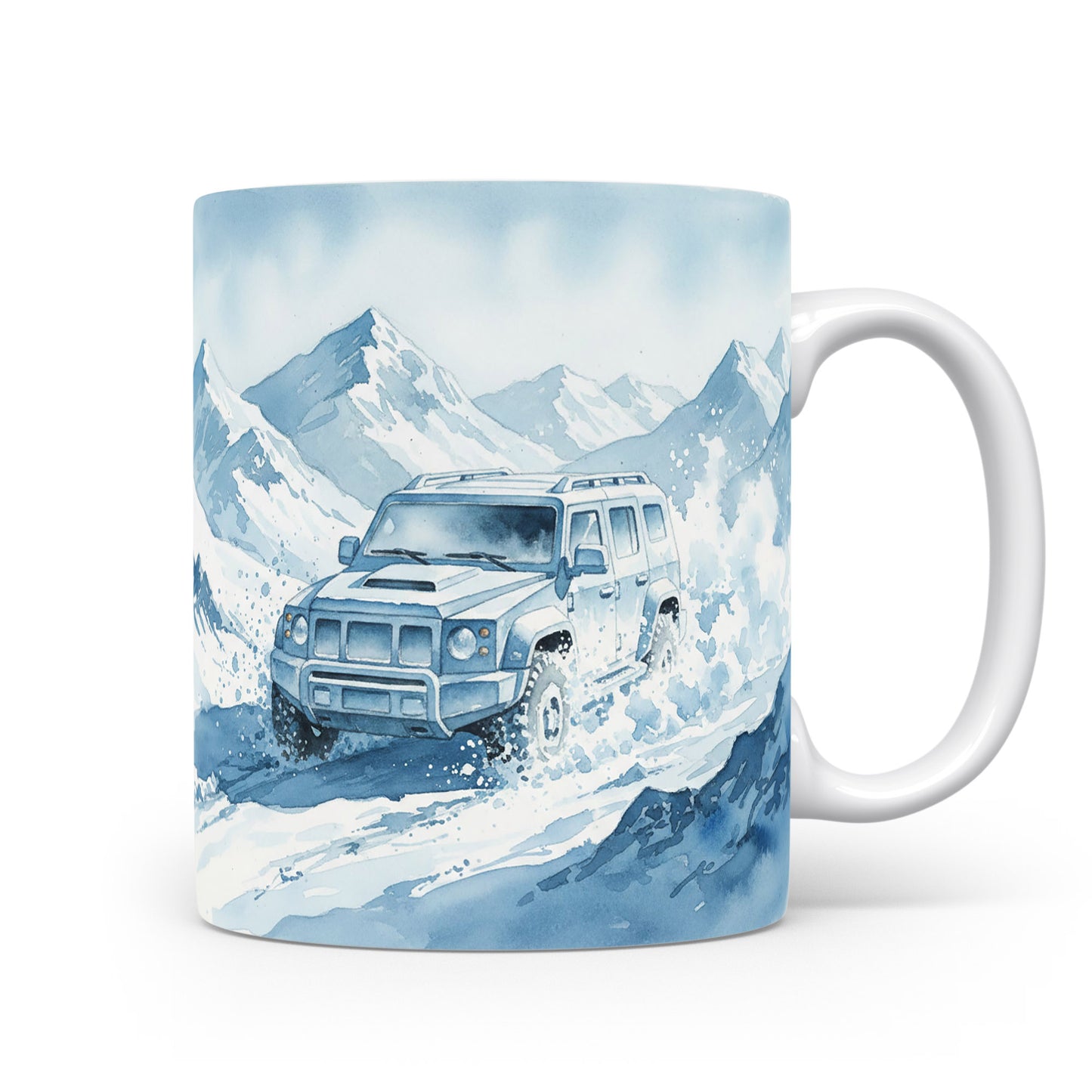 Hrnek s terénním vozem v zasněžených horách