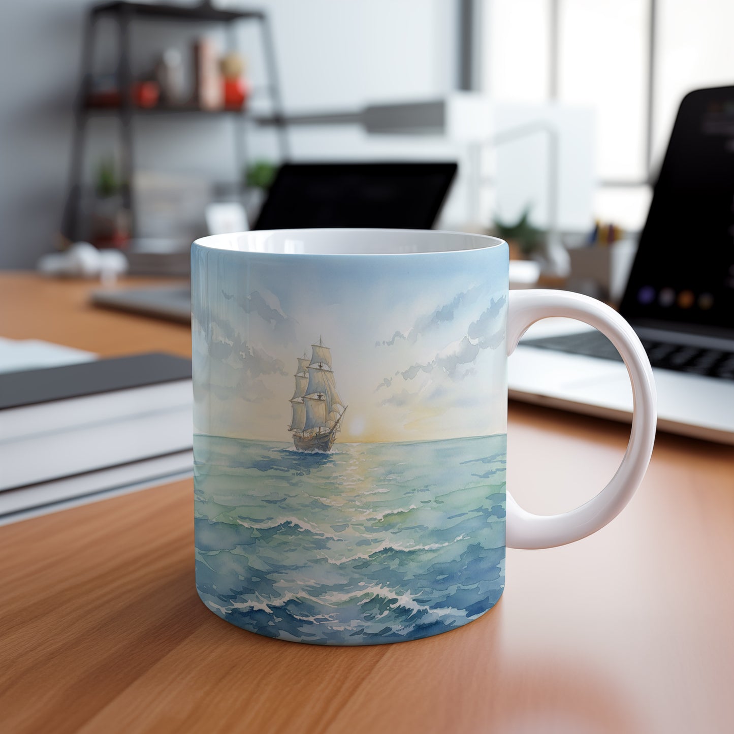 Hrnek s plachetnicí za úsvitu