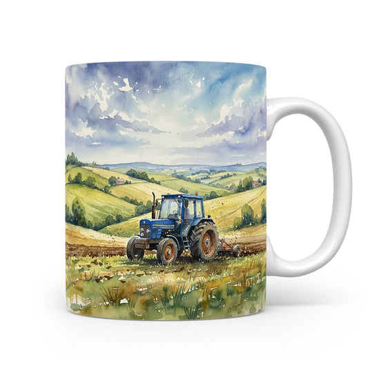 Traktor na venkově na hrnku