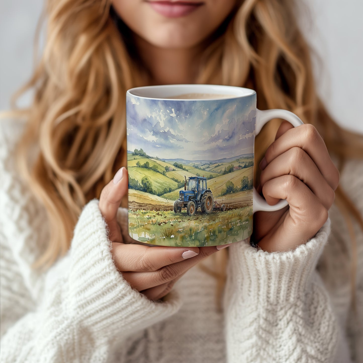 Hrnek s traktorem na venkově