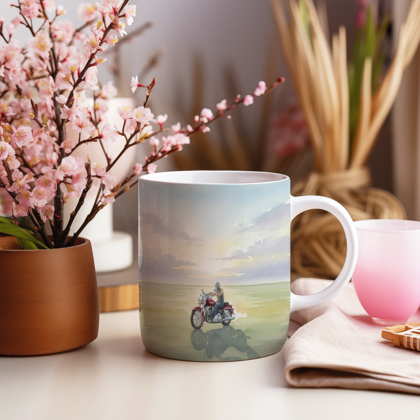 Hrnek s motorkou na horizontu