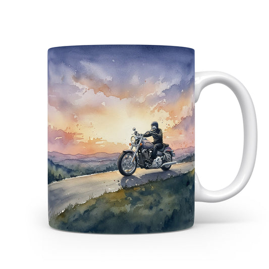 Motorkář při západu slunce na hrnku