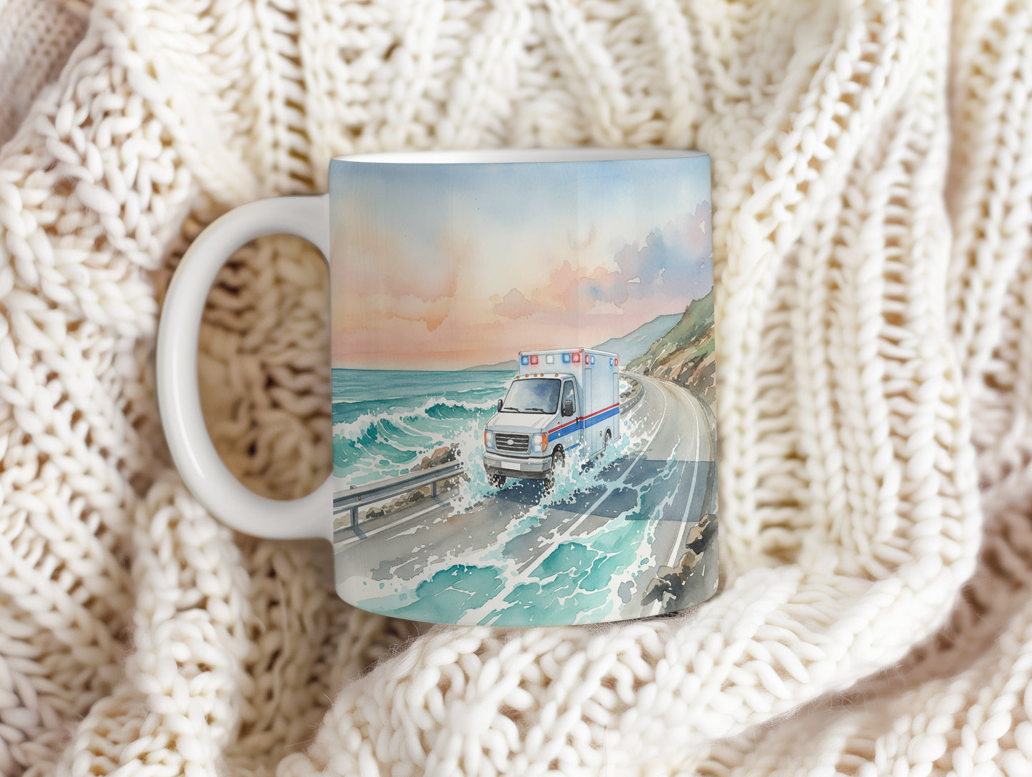 Hrnek se sanitkou na pobřežní cestě