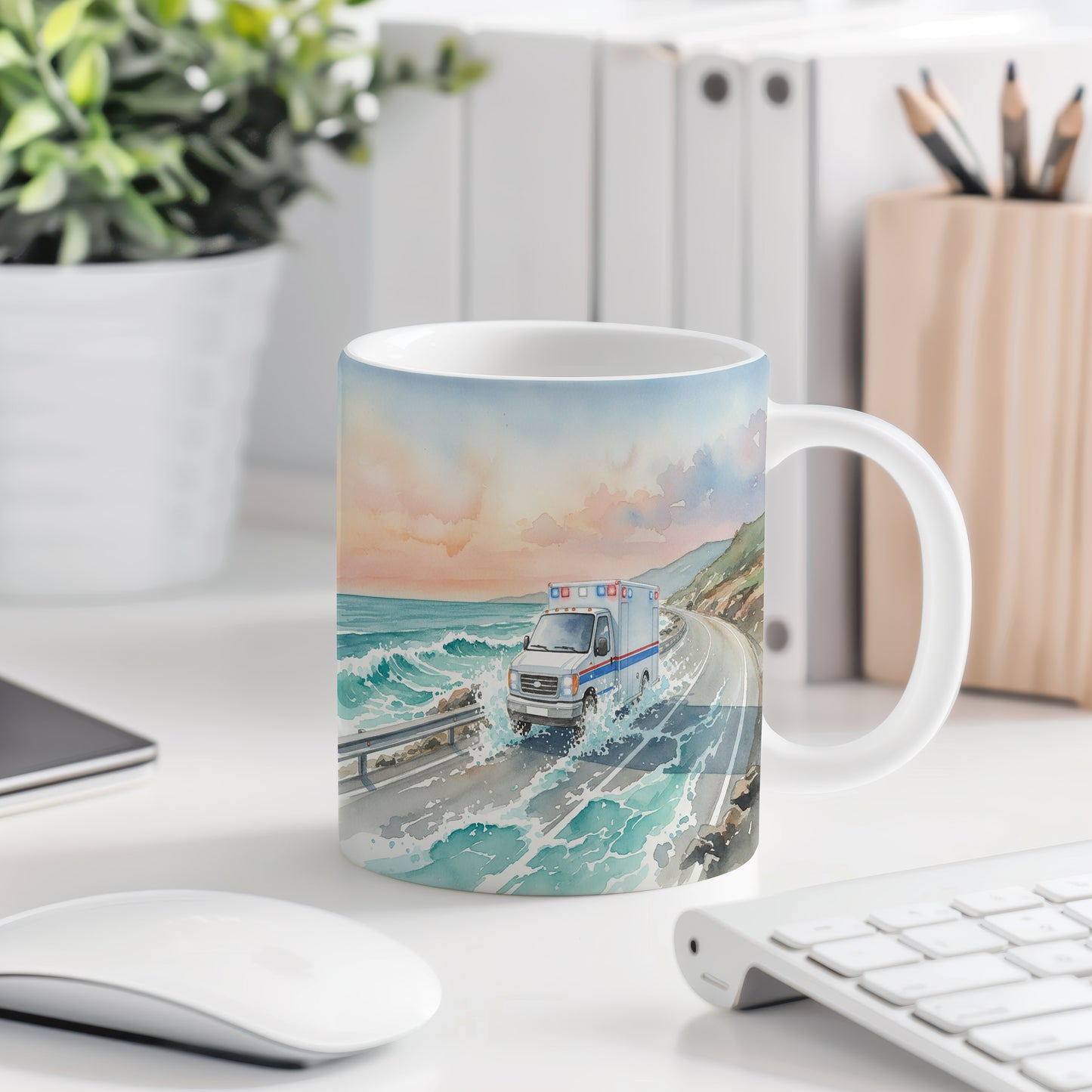 Hrnek se sanitkou na pobřežní cestě