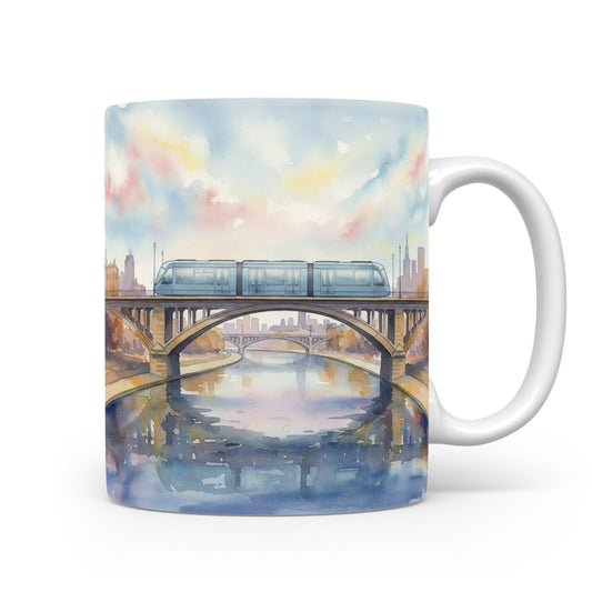 Hrnek s akvarelovým metrem na mostě