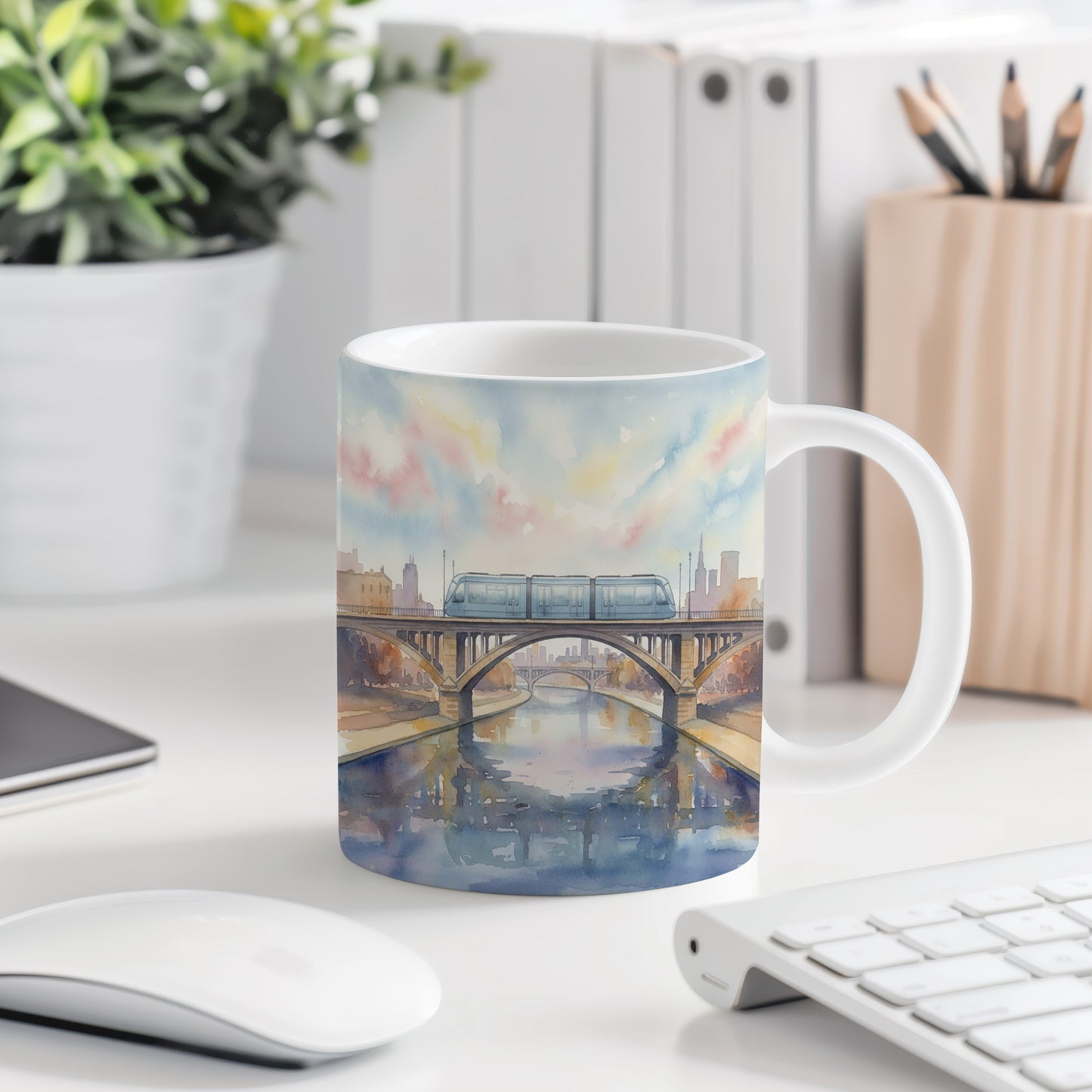 Hrnek s metrem na mostě