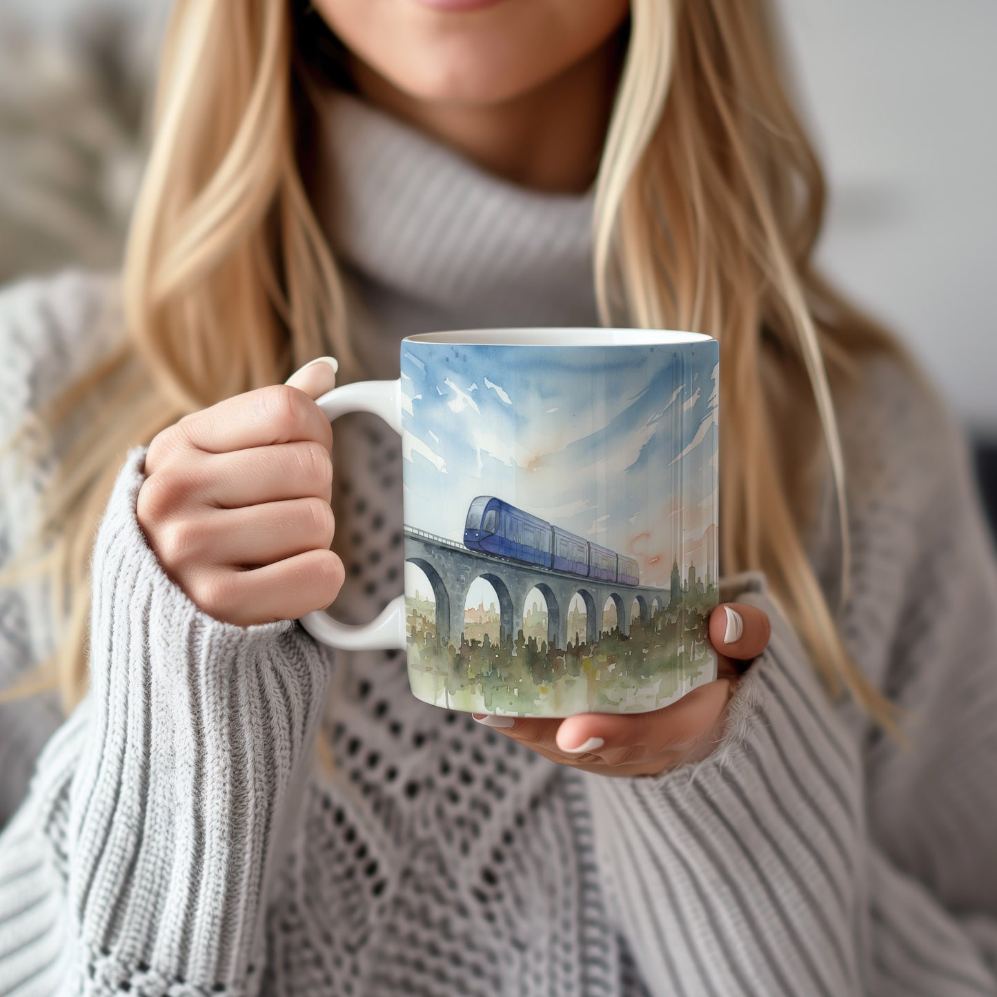 Hrnek s vlakem na viaduktu