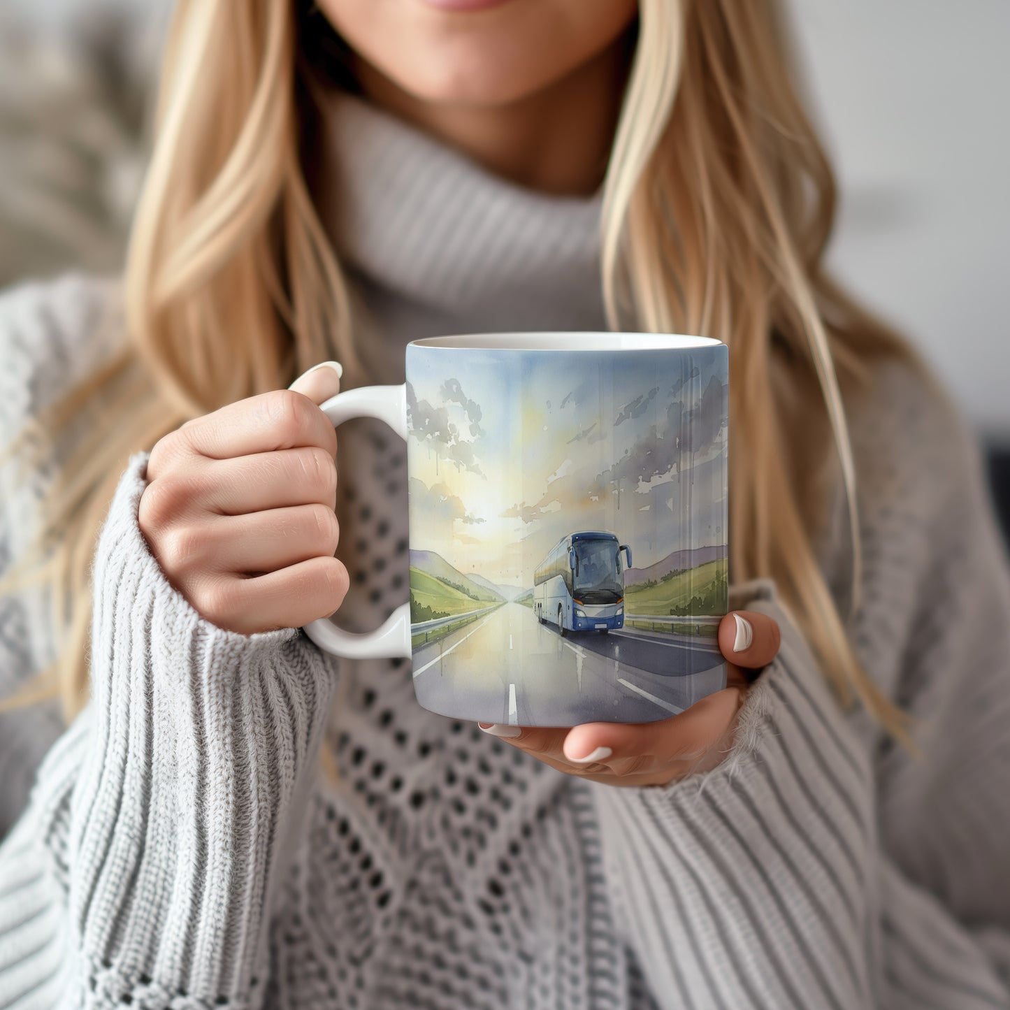 Hrnek s autobusem v ranním svítání