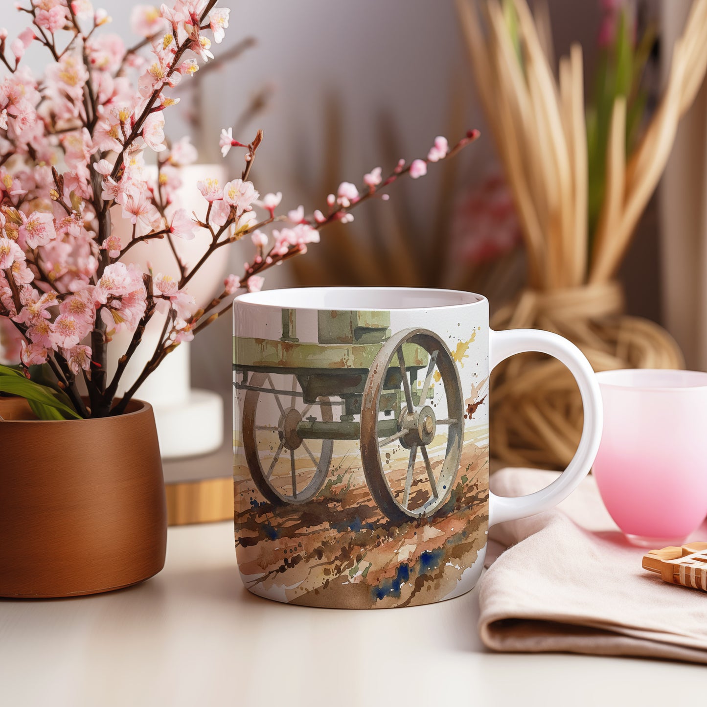 Hrnek s historickým vozem na polní cestě