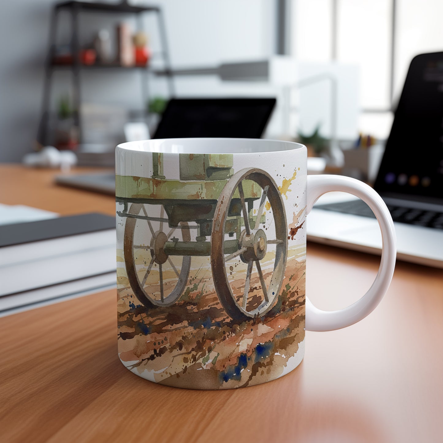 Hrnek s historickým vozem na polní cestě