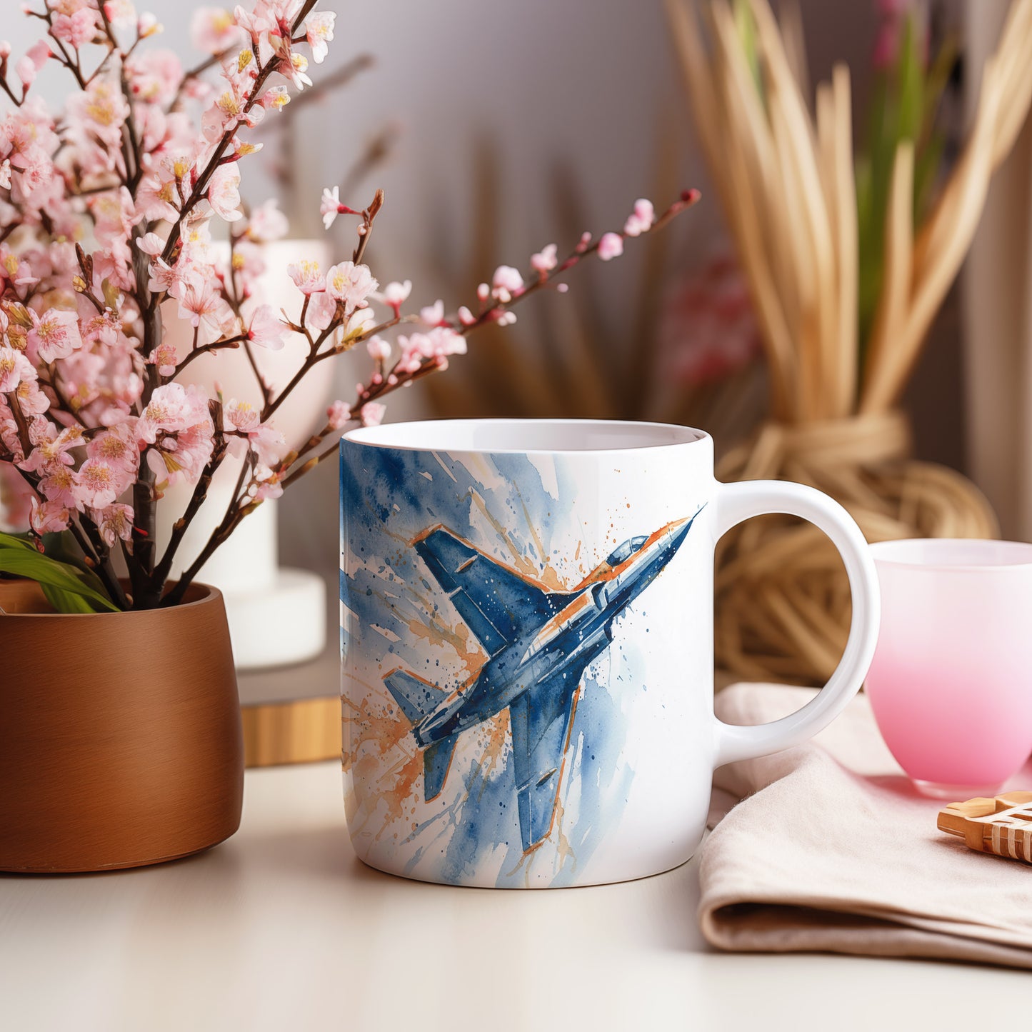 Hrnek s proudovým letadlem v modrých tónech