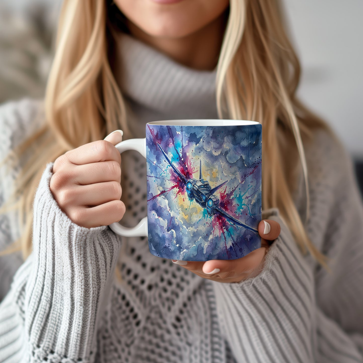 Hrnek s letounem v bouřlivém nebi