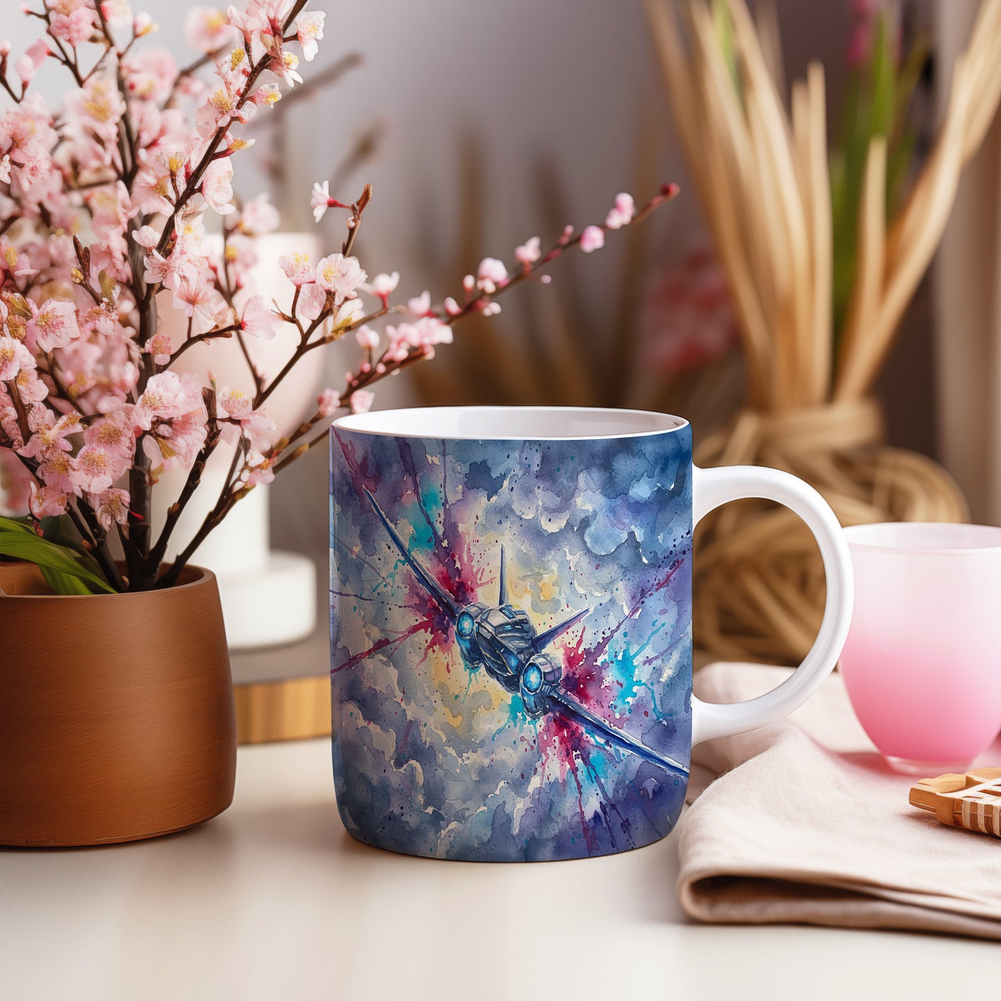 Hrnek s letounem v bouřlivém nebi