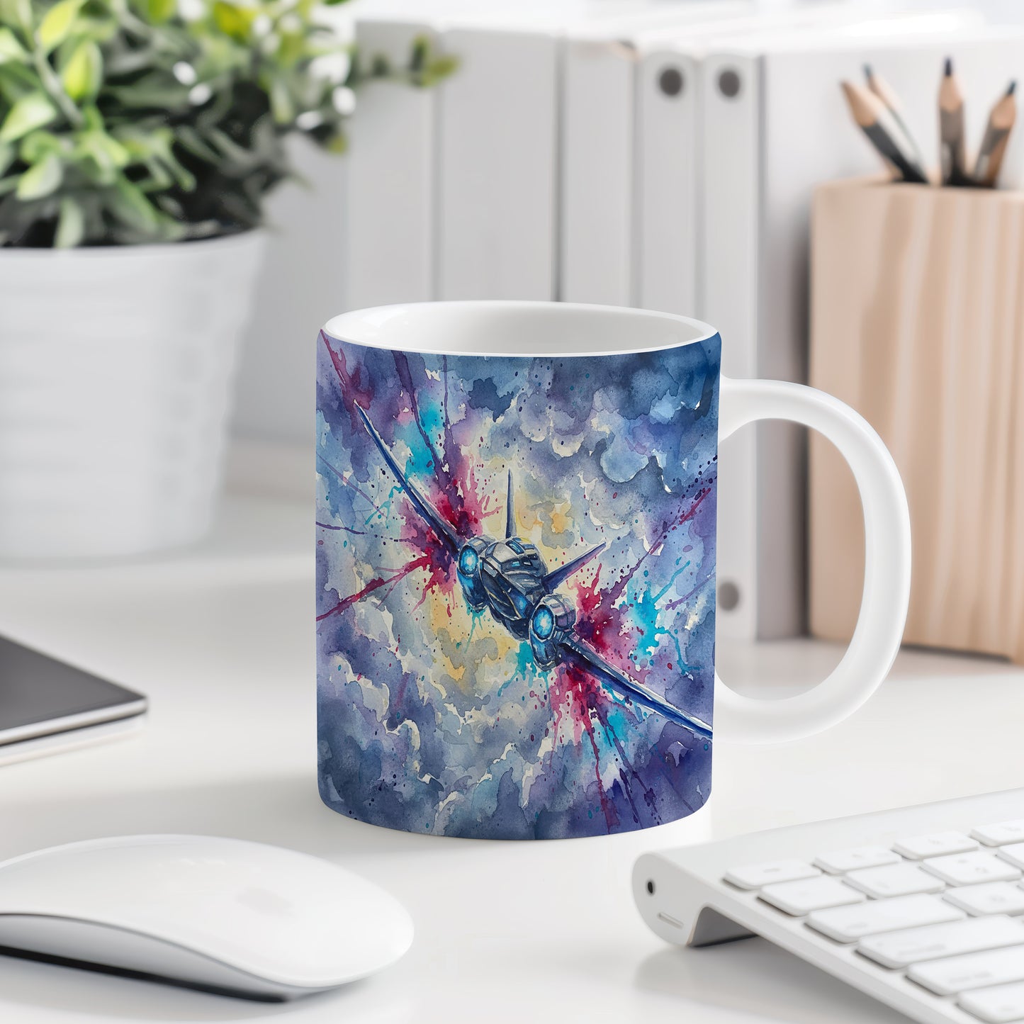 Hrnek s letounem v bouřlivém nebi