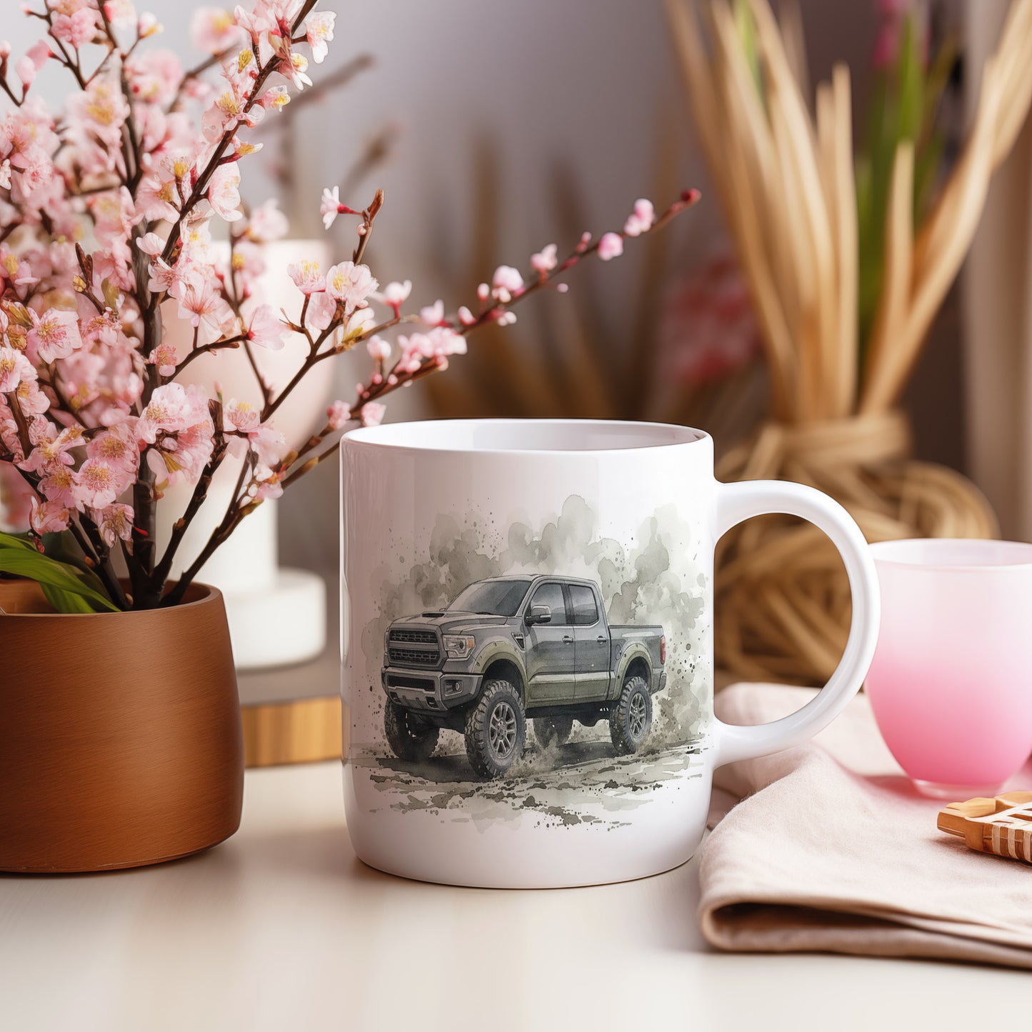 Hrnek s terénním vozem v akci