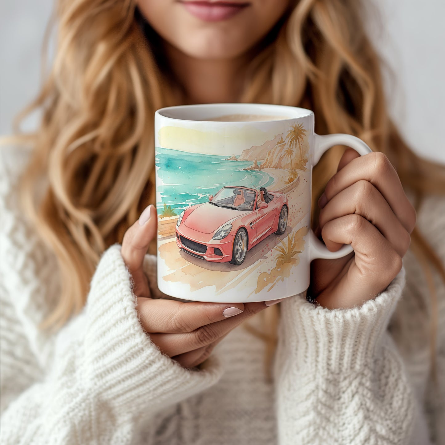 Hrnek s kabrioletem u mořského pobřeží