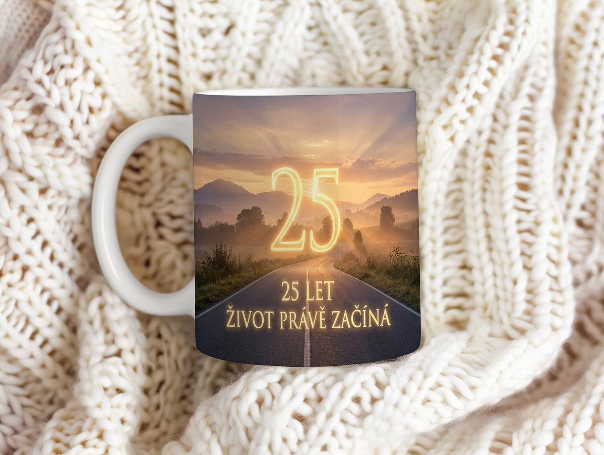 Narozeninový hrnek 25 let – 25 LET ŽIVOT PRÁVĚ ZAČÍNÁ