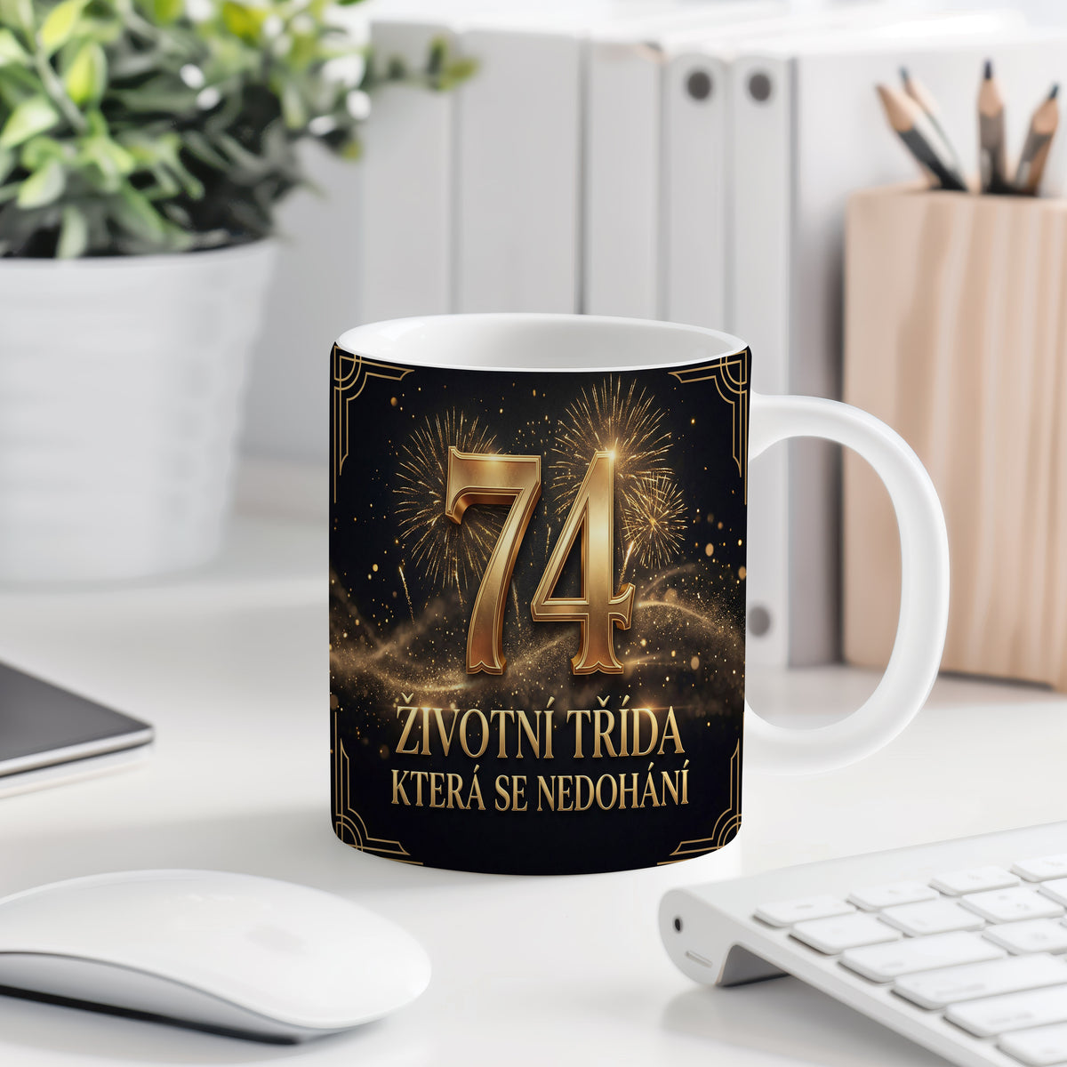 Narozeninový hrnek 74 let – ŽIVOTNÍ TŘÍDA, KTERÁ SE NEDOHÁNÍ