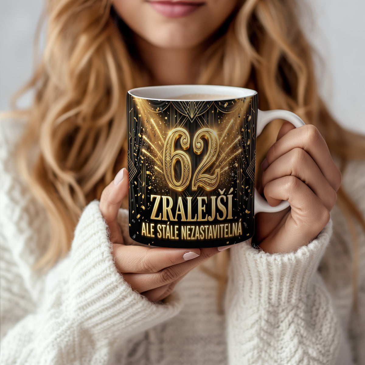 Narozeninový hrnek 62 let – ZRALEJŠÍ ALE STÁLE NEZASTAVITELNÁ