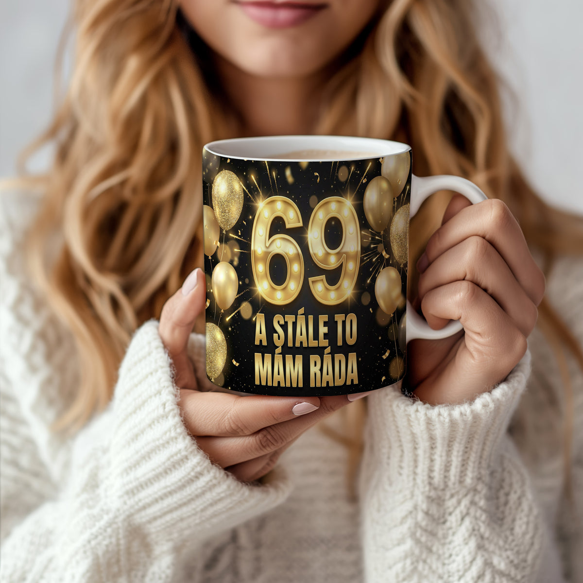 Narozeninový hrnek 69 let – A STÁLE TO MÁM RÁDA