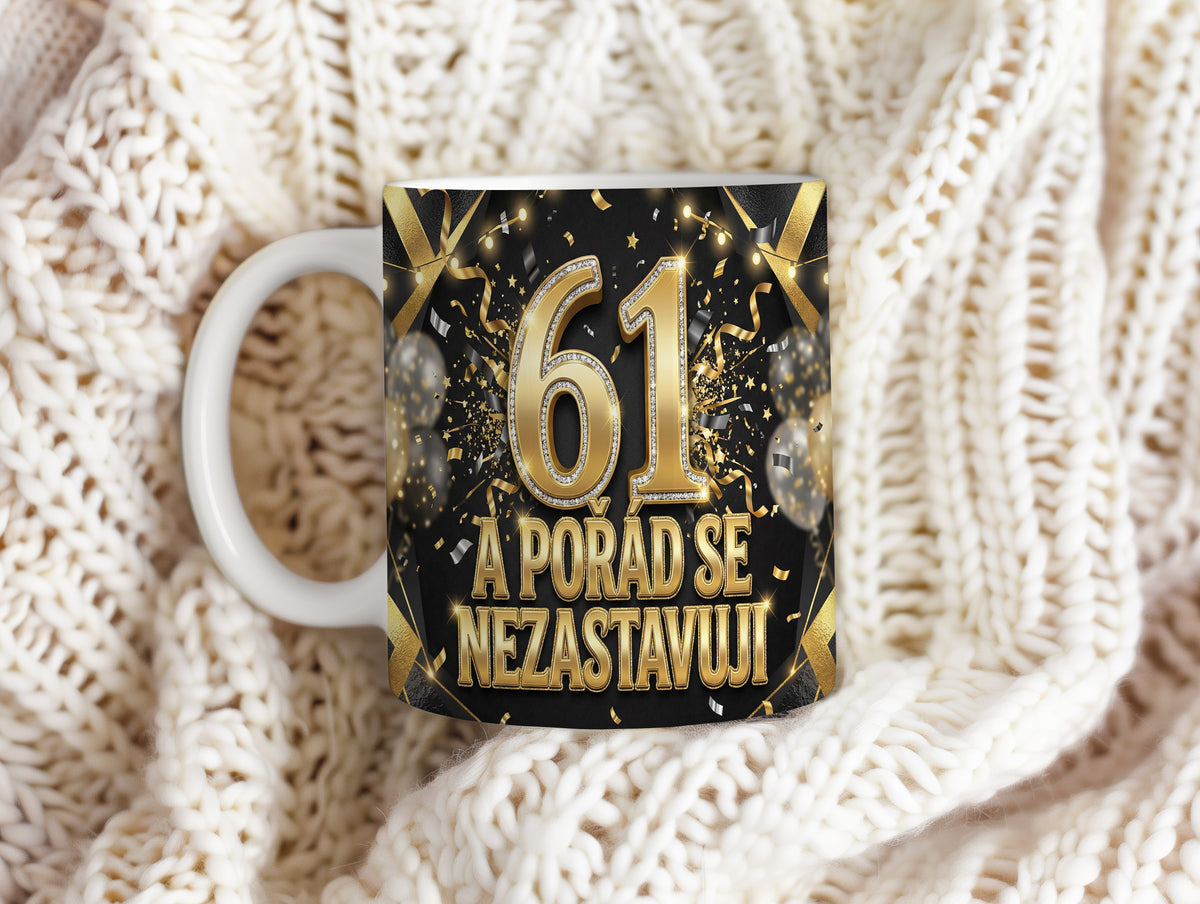 Narozeninový hrnek 61 let – A POŘÁD SE NEZASTAVUJI