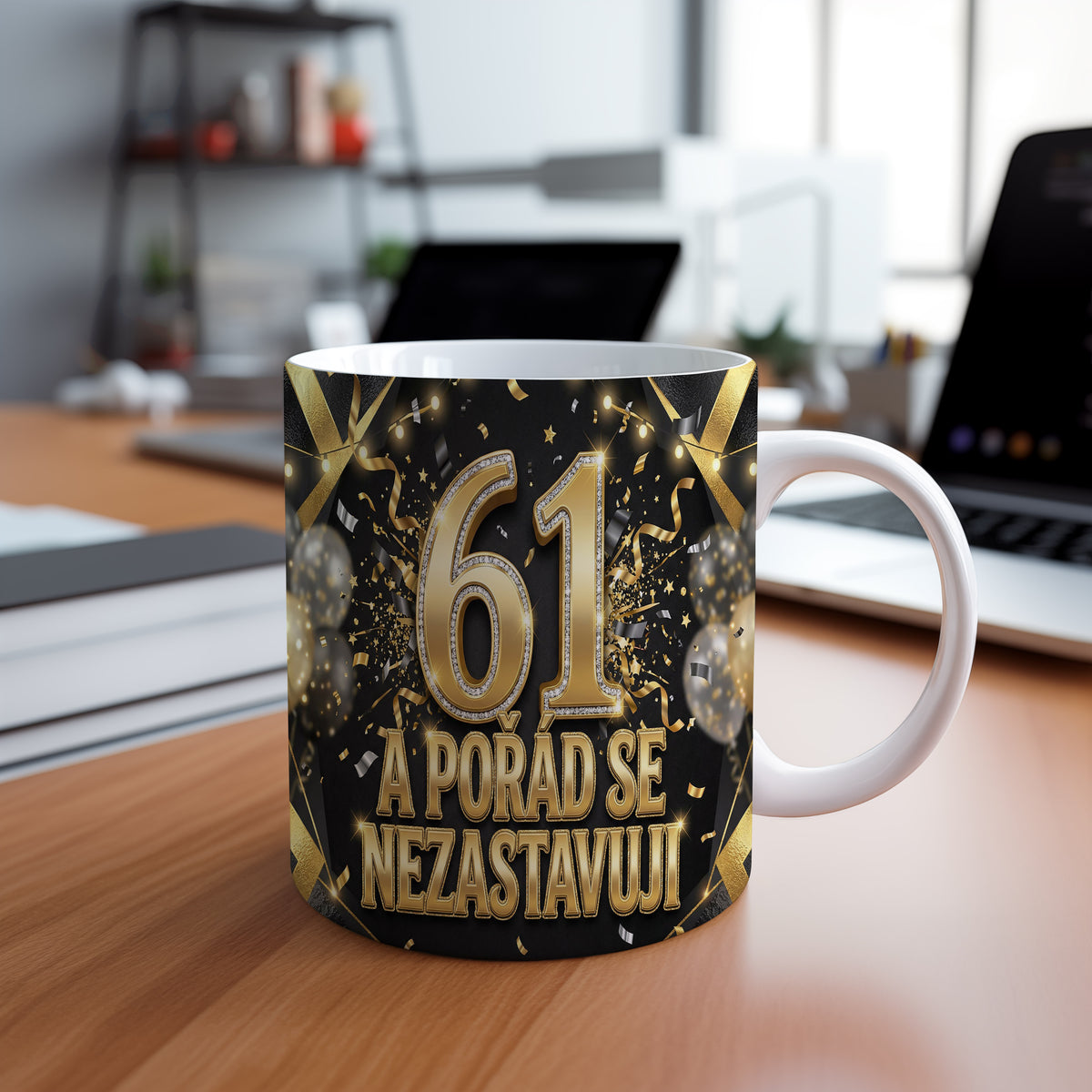 Narozeninový hrnek 61 let – A POŘÁD SE NEZASTAVUJI