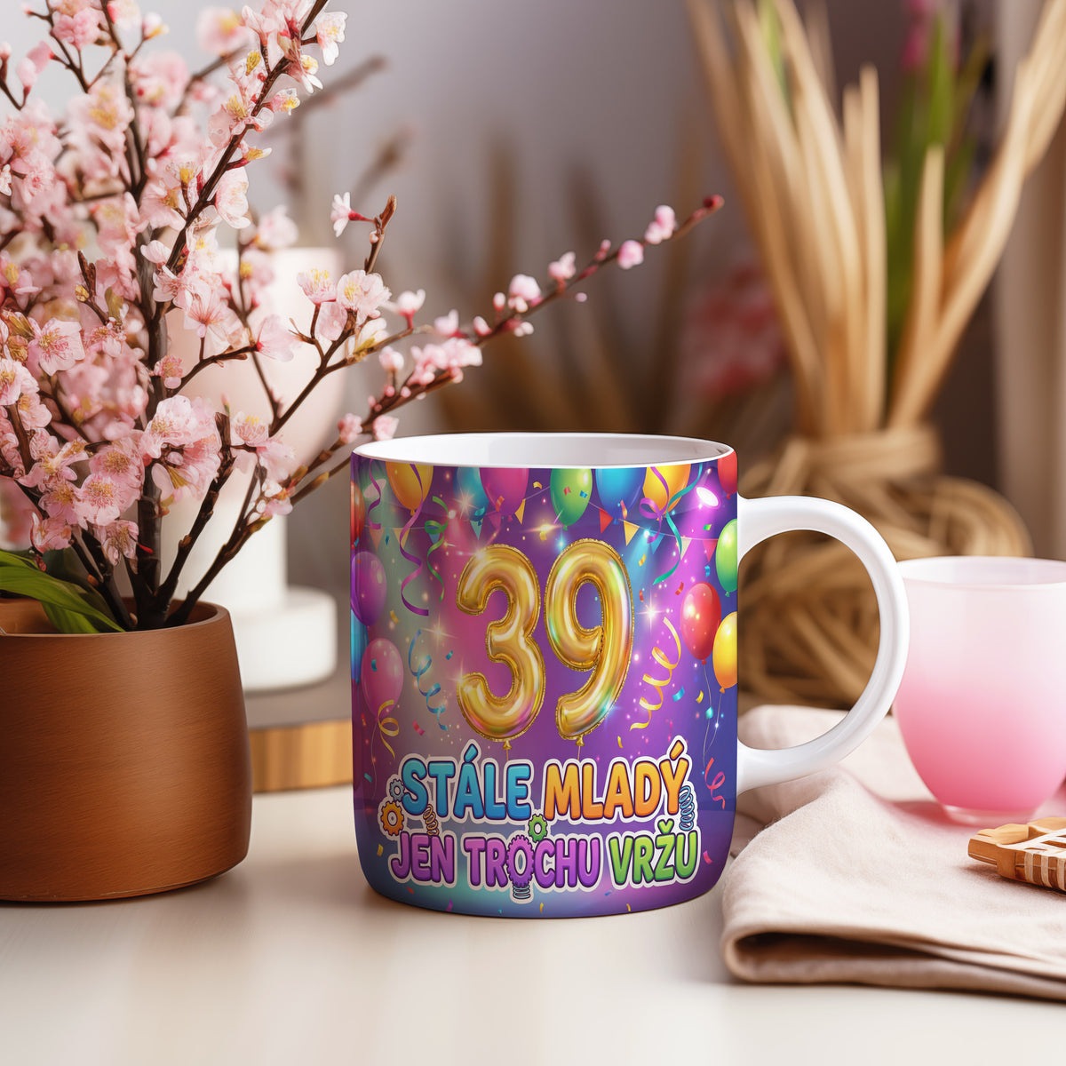 Narozeninový hrnek 39 let – STÁLE MLADÝ, JEN TROCHU VRŽU