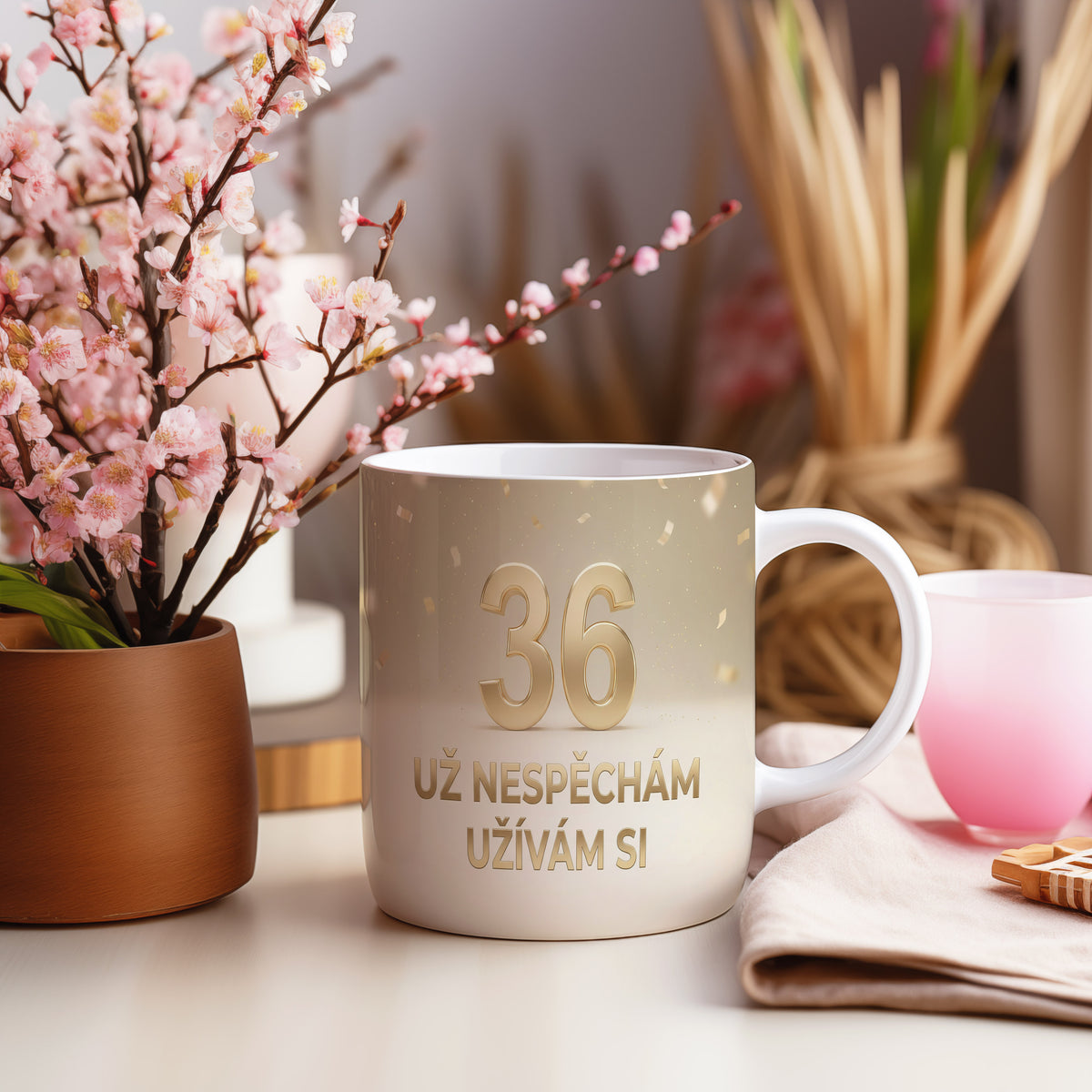 Narozeninový hrnek 36 let – UŽ NESPĚCHÁM UŽÍVÁM SI