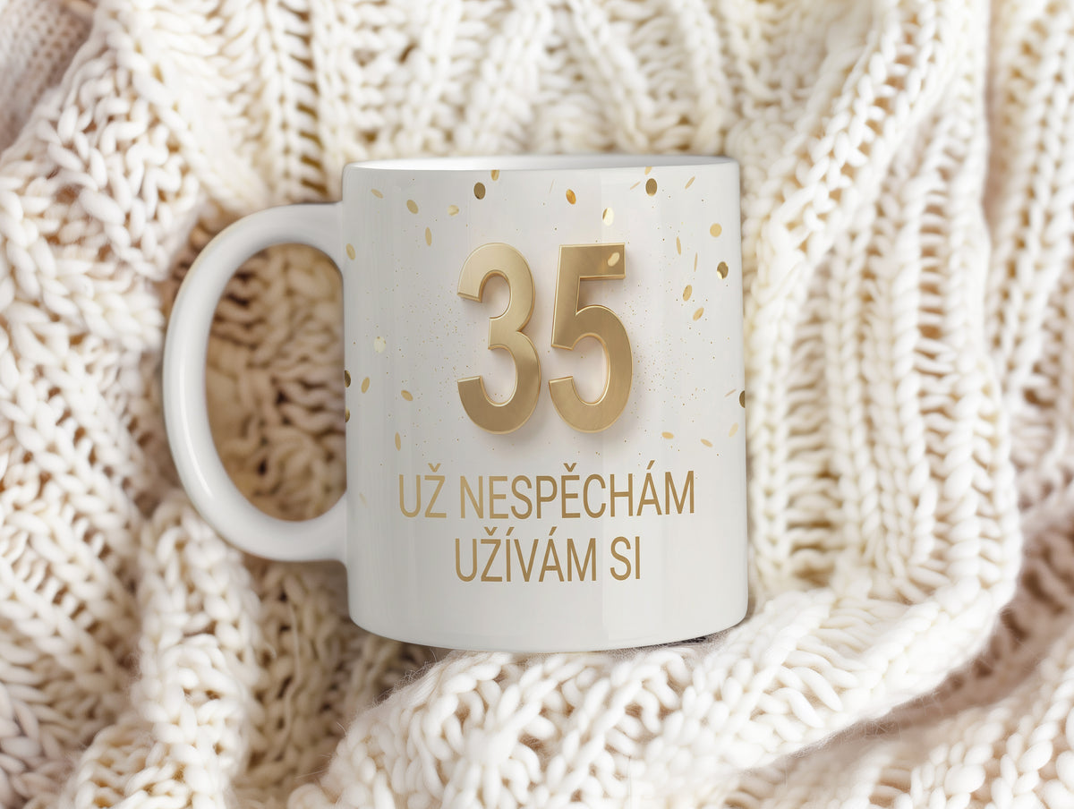 Narozeninový hrnek 35 let – UŽ NESPĚCHÁM UŽÍVÁM SI