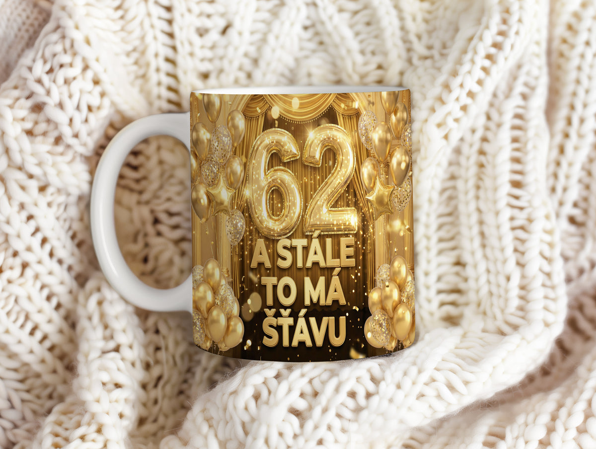 Narozeninový hrnek 62 let – A STÁLE TO MÁ ŠŤÁVU