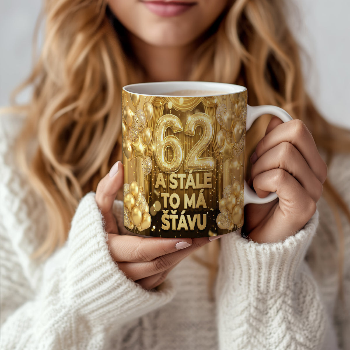 Narozeninový hrnek 62 let – A STÁLE TO MÁ ŠŤÁVU
