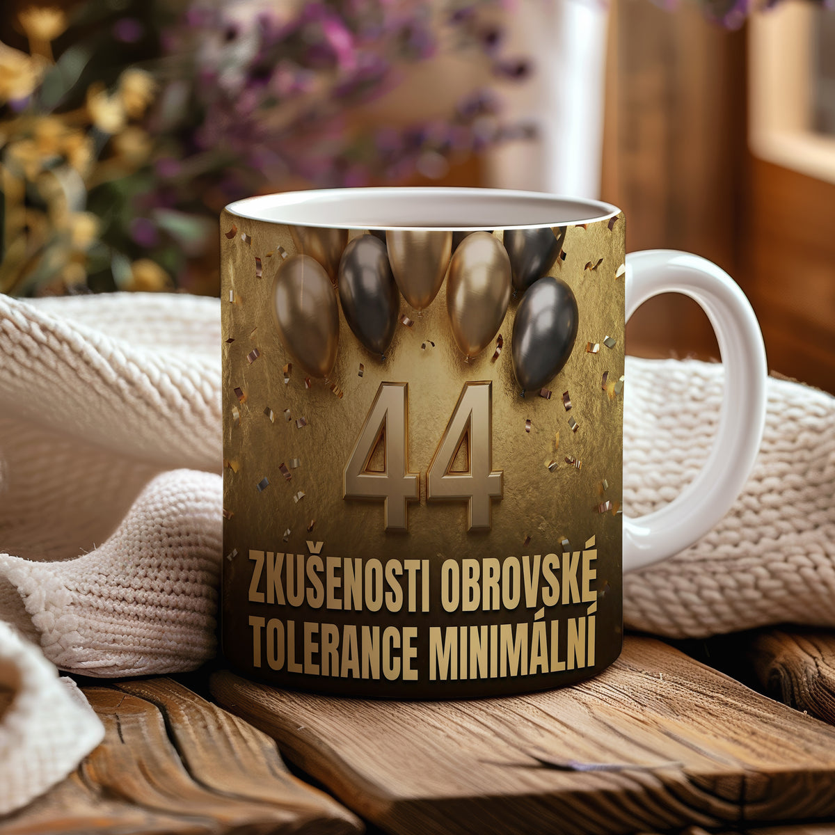 Narozeninový hrnek 44 let – ZKUŠENOSTI OBROVSKÉ, TOLERANCE MINIMÁLNÍ