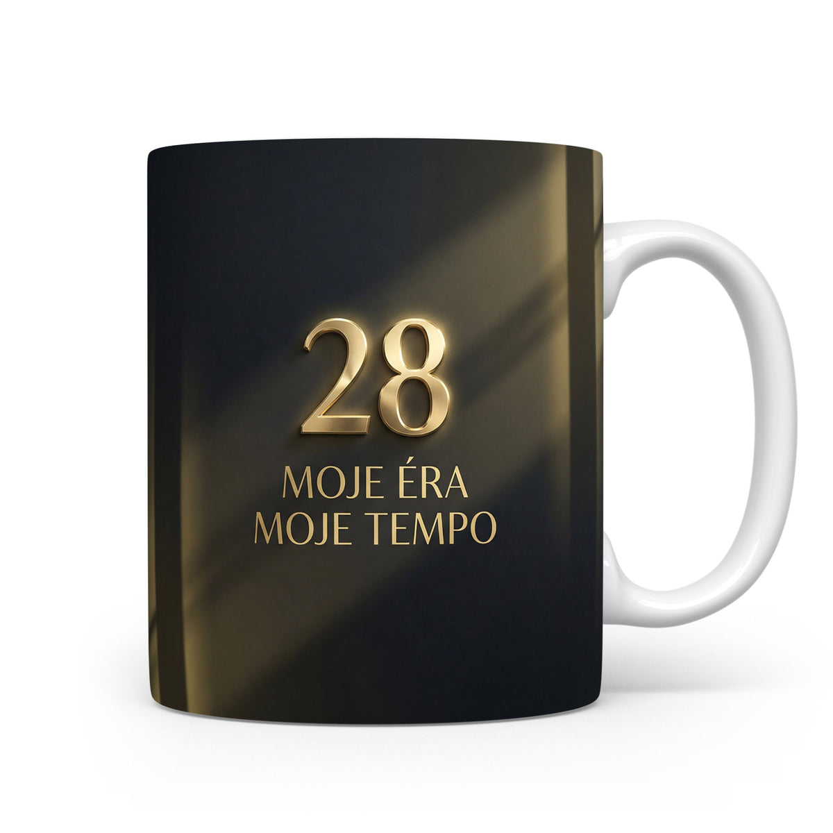 Hrnček s číslem 28 a nápisem Moje éra, moje tempo