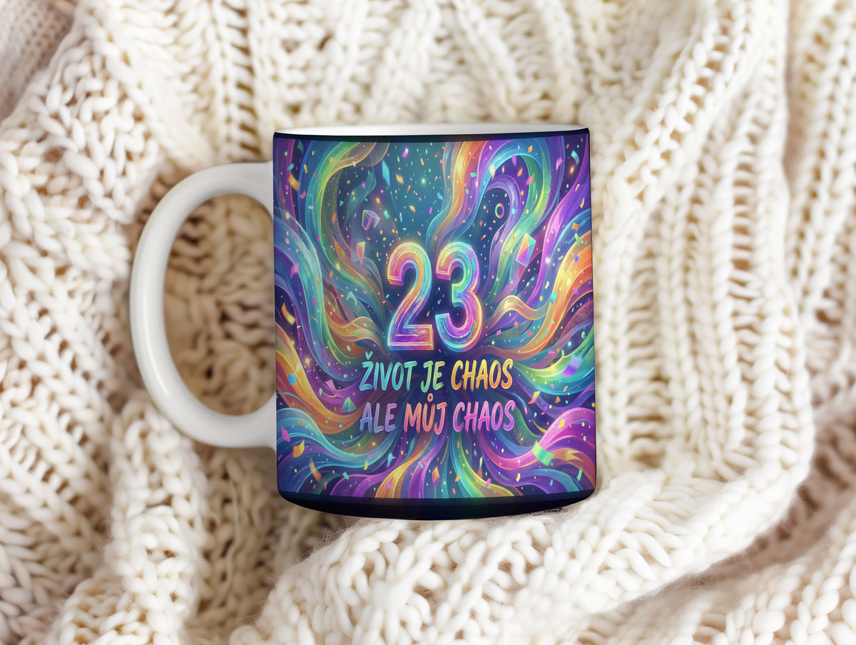 Narozeninový hrnek 23 let – ŽIVOT JE CHAOS ALE MŮJ CHAOS