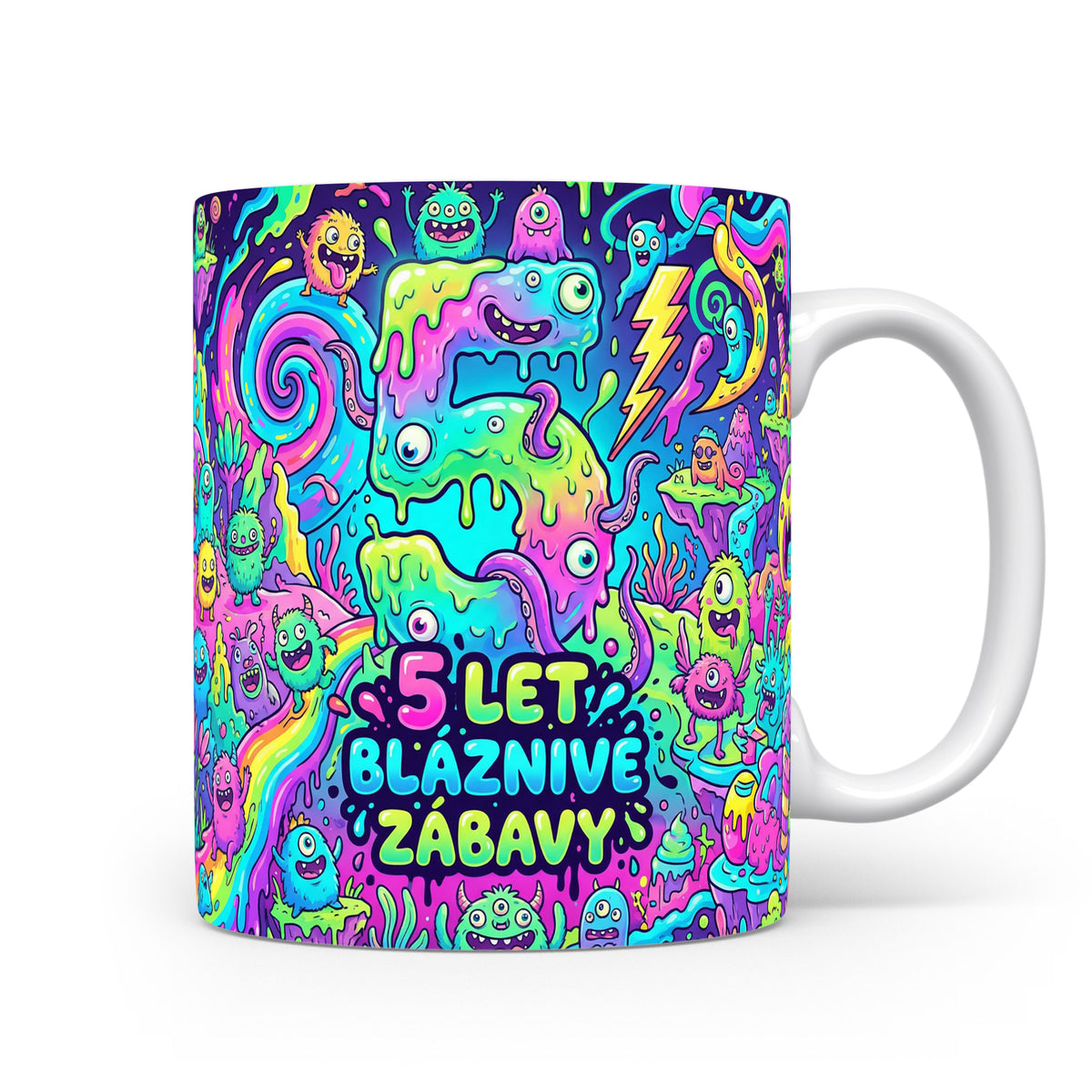 Barevný hrnek s nápisem 5 let bláznivé zábavy