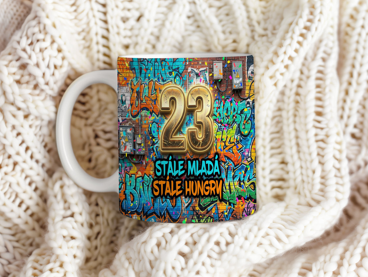 Narozeninový hrnek 23 let – STÁLE MLADÁ, STÁLE HUNGRY