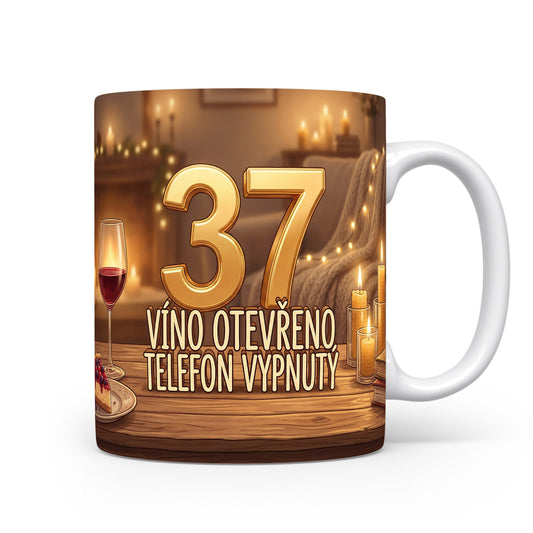 Narozeninový hrnek s číslem 37 a sloganem.