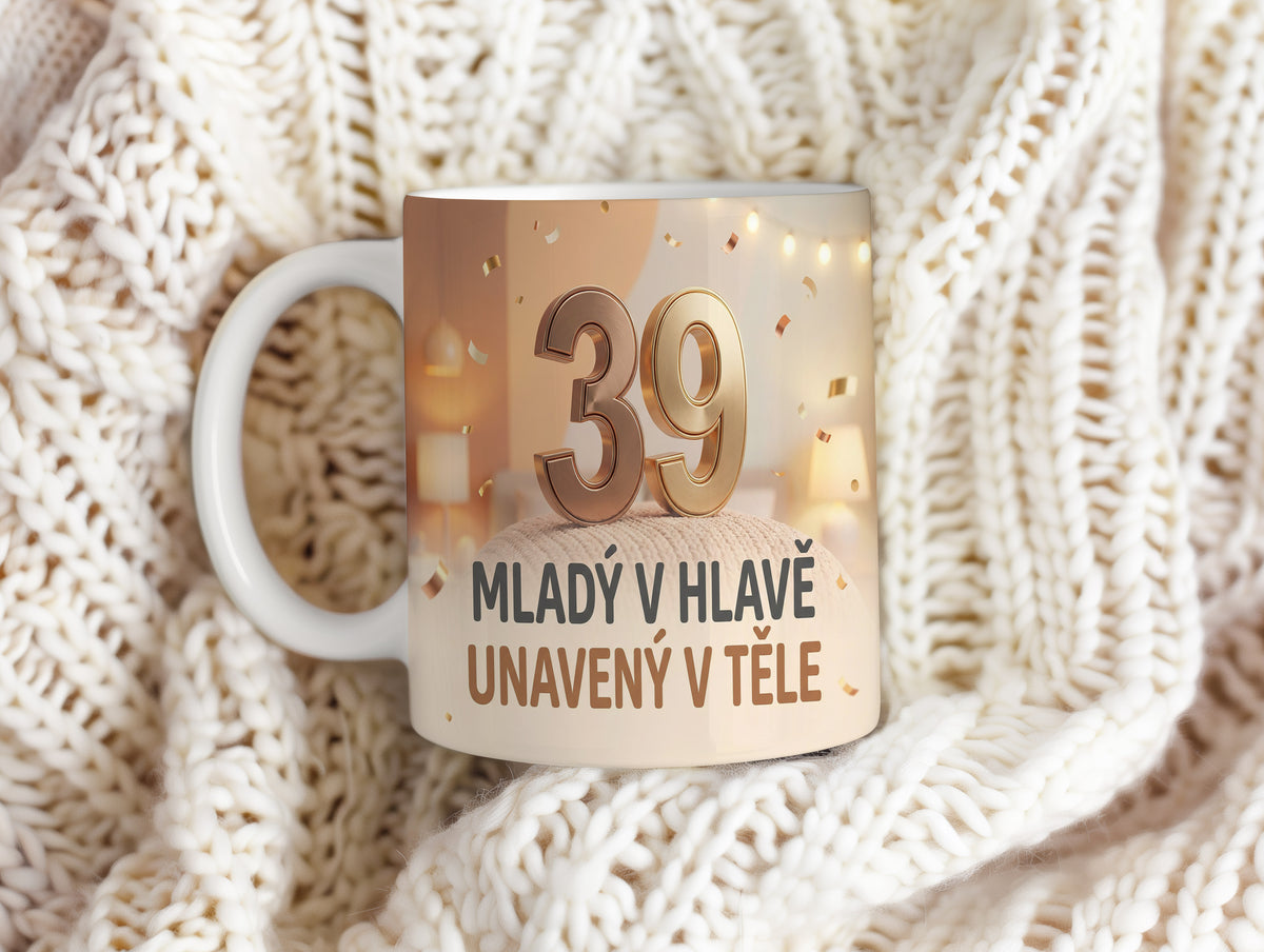 Narozeninový hrnek 39 let – MLADÝ V HLAVĚ, UNAVENÝ V TĚLE