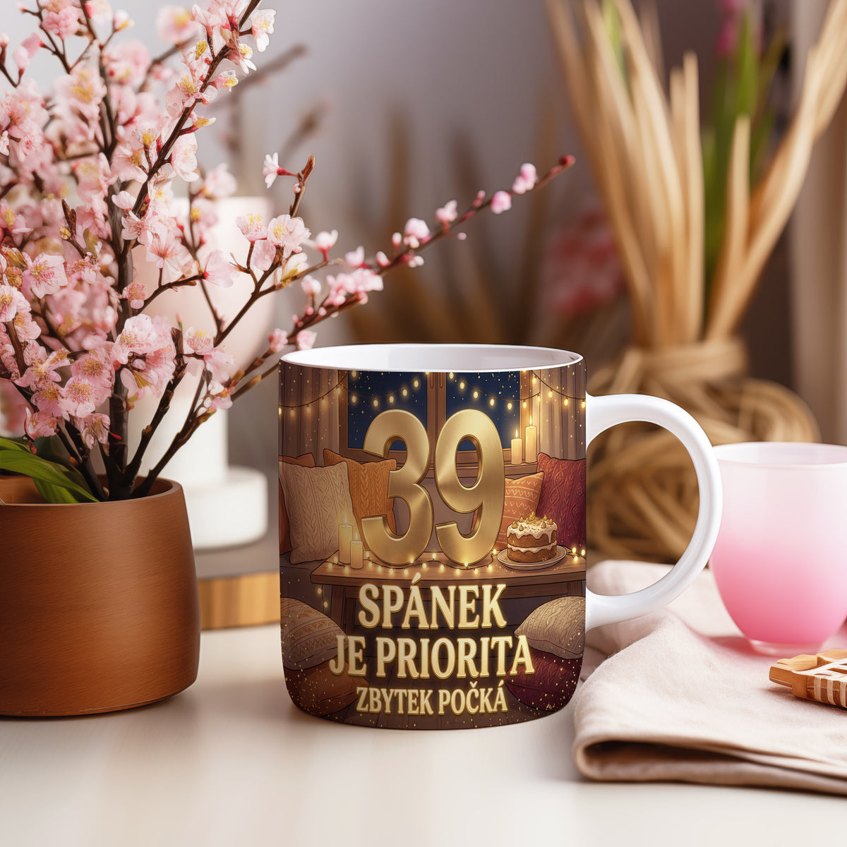 Narozeninový hrnek 39 let – SPÁNEK JE PRIORITA, ZBYTEK POČKÁ