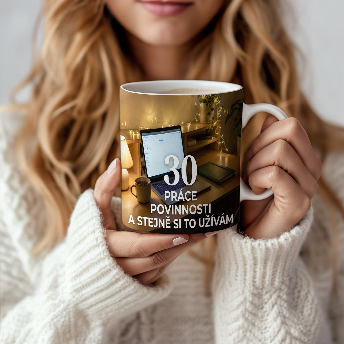 Narozeninový hrnek 30 let – PRÁCE POVINNOSTI A STEJNĚ SI TO UŽÍVÁM