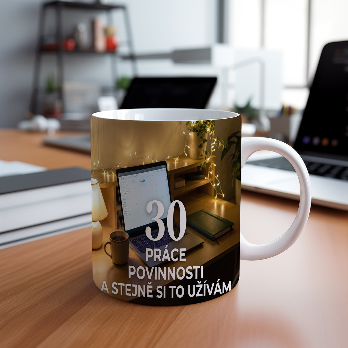 Narozeninový hrnek 30 let – PRÁCE POVINNOSTI A STEJNĚ SI TO UŽÍVÁM