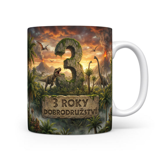 Hrnček s motivem dinosaurů a nápisem 3 roky dobrodružství