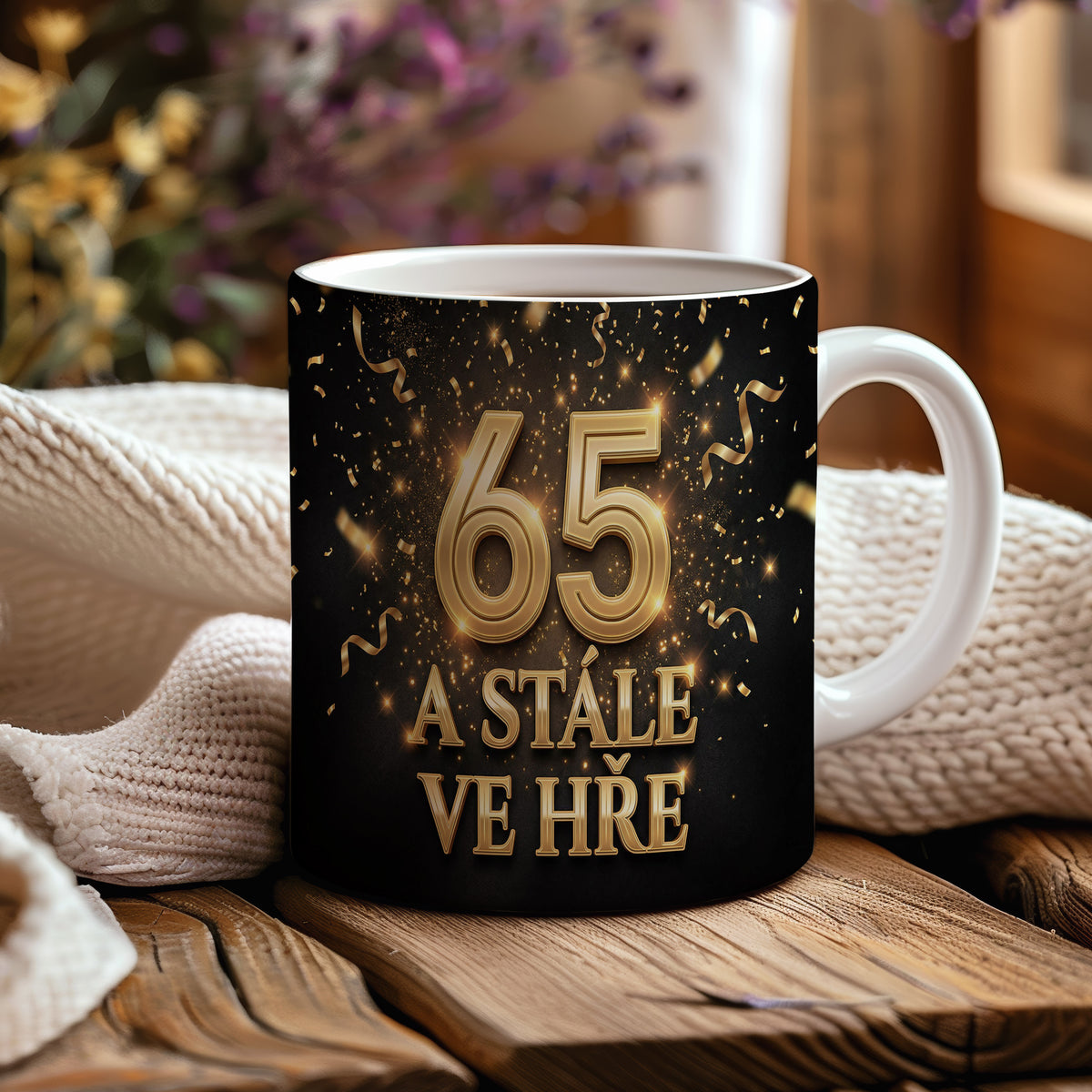 Narozeninový hrnek 65 let – A STÁLE VE HŘE