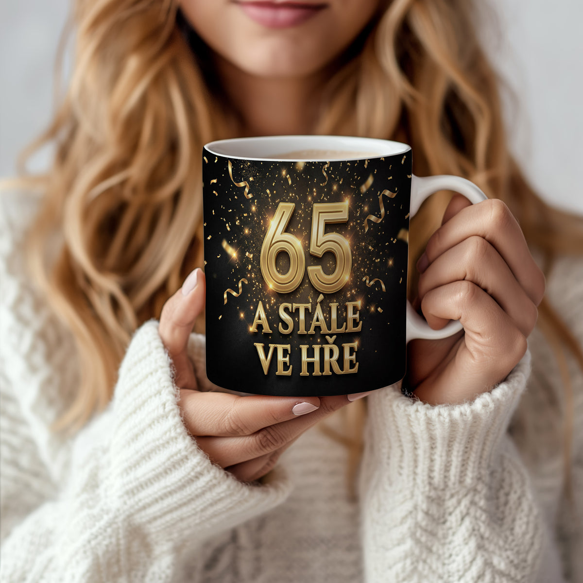 Narozeninový hrnek 65 let – A STÁLE VE HŘE