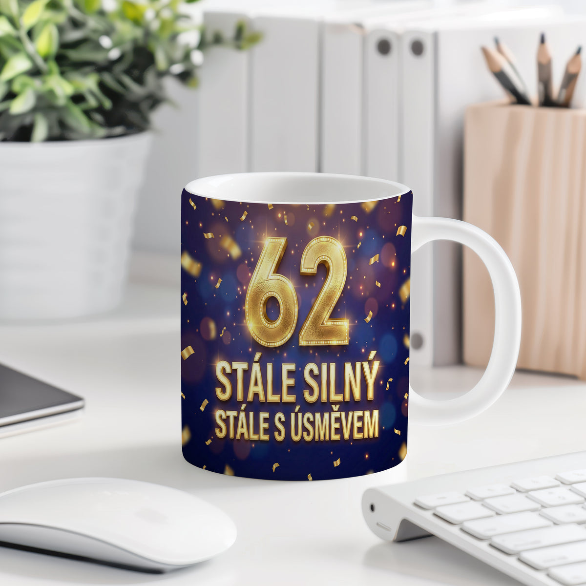 Narozeninový hrnek 62 let – STÁLE SILNÝ, STÁLE S ÚSMĚVEM