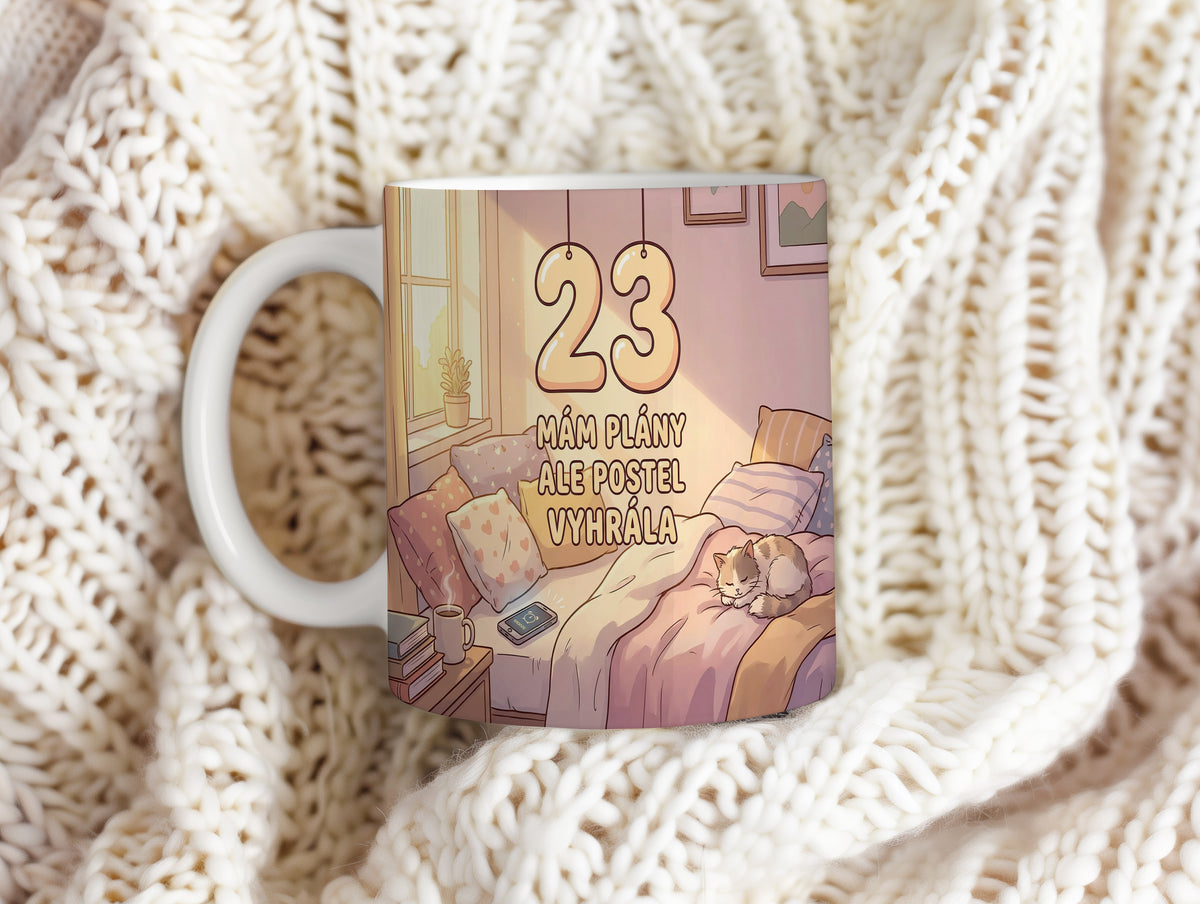 Narozeninový hrnek 23 let – MÁM PLÁNY ALE POSTEL VYHRÁLA